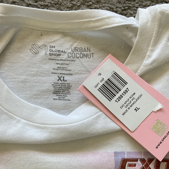 NWT EXO KPop Room Group Pic Graphic Band tee shirt Size XL - Picture 3 of 5